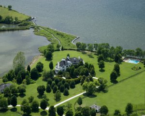 这套极为私密的地产非常适宜中国的外交官,这里靠近首都,而又隐秘、宁静、祥和。