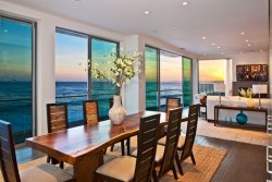 这栋新完工的当代杰作坐落在著名的马里布路上!